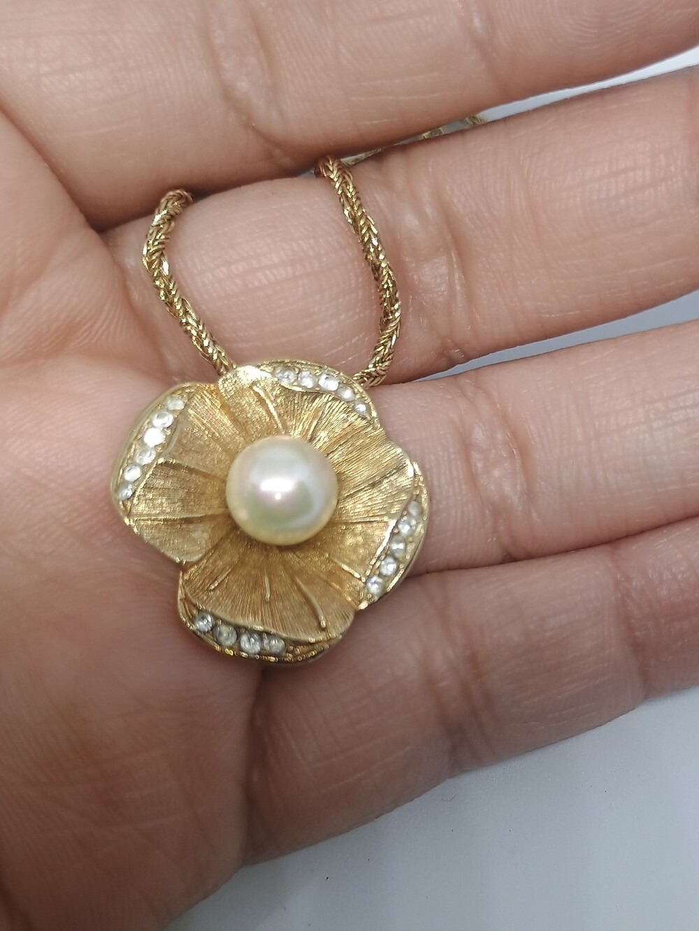 Christian Dior Vintage 1980 Flower White Pearl Crystal Necklace